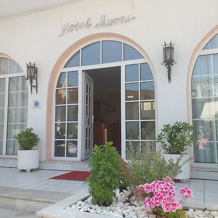 Mironi & Victoria Hotel 2*