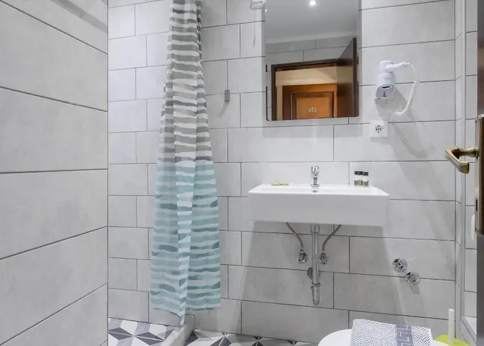 Mironi & Victoria Hotel 2*